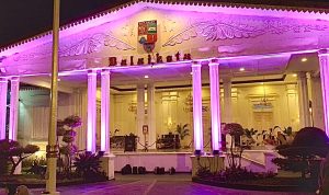 Cahaya Pink Warnai Balai Kota Bogor